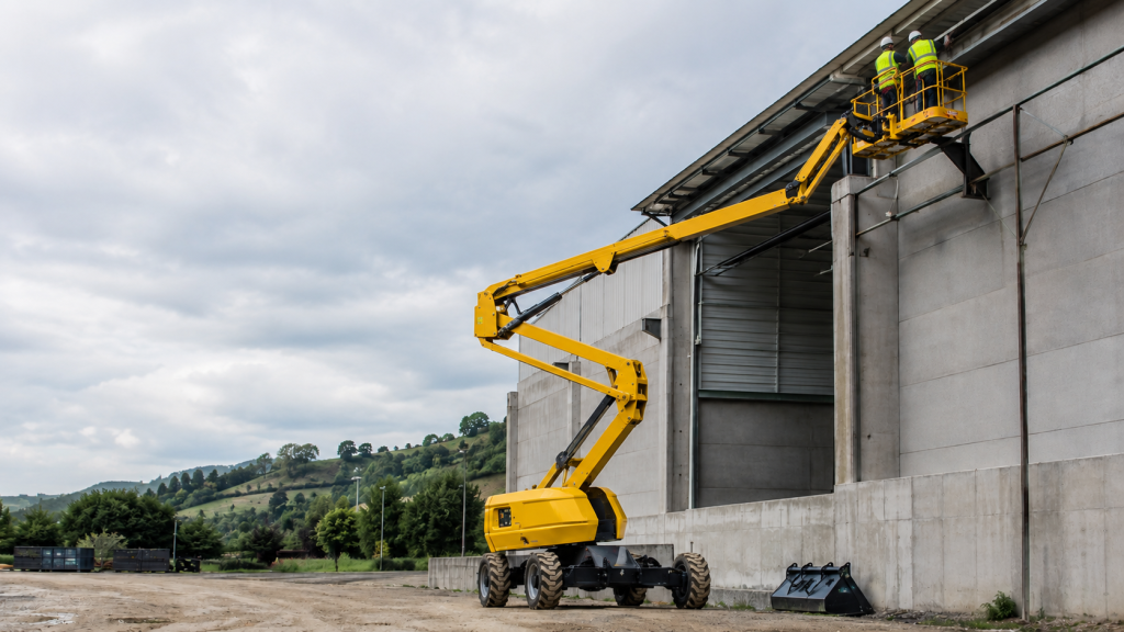 Plataforma elevadora articulada para trabajos en altura en Cantabria